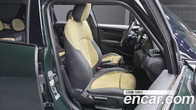 MINI Cooper 5Door Resolute Edition 3rd Gen 2023 — фото 11