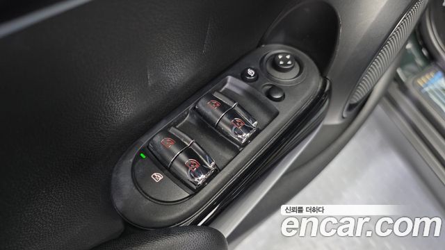 MINI Cooper 5Door Resolute Edition 3rd Gen 2023 — фото 13