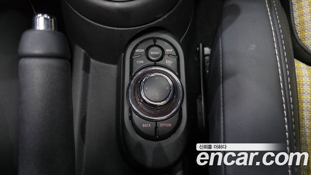 MINI Cooper 5Door Resolute Edition 3rd Gen 2023 — фото 20