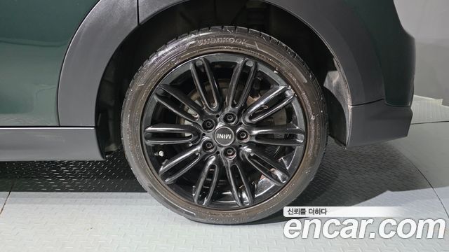 MINI Cooper 5Door Resolute Edition 3rd Gen 2023 — фото 21