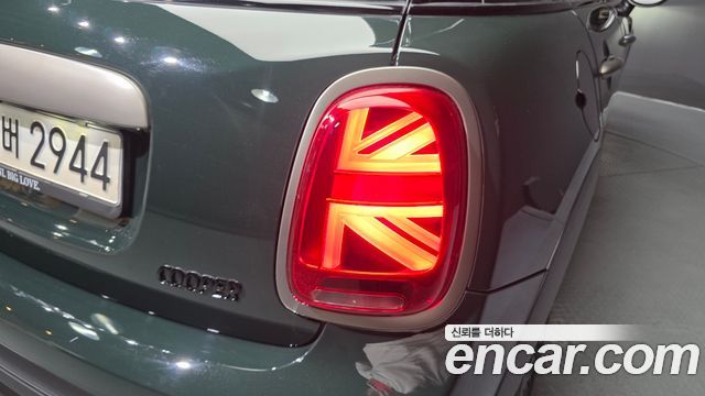 MINI Cooper 5Door Resolute Edition 3rd Gen 2023 — фото 23