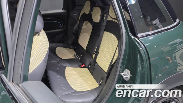MINI Cooper 5Door Resolute Edition 3rd Gen 2023 — фото 26