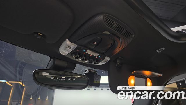 MINI Cooper 5Door Resolute Edition 3rd Gen 2023 — фото 27