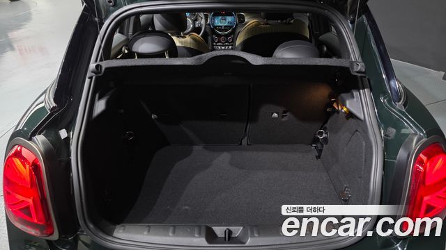 MINI Cooper 5Door Resolute Edition 3rd Gen 2023 — фото 30