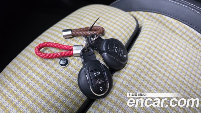 MINI Cooper 5Door Resolute Edition 3rd Gen 2023 — фото 32