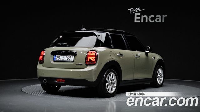 MINI Cooper 5Door HIGH 3rd 2019 — фото 2