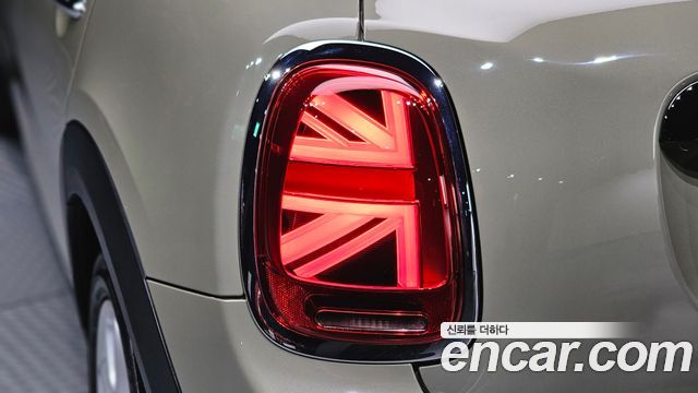 MINI Cooper 5Door HIGH 3rd 2019 — фото 23