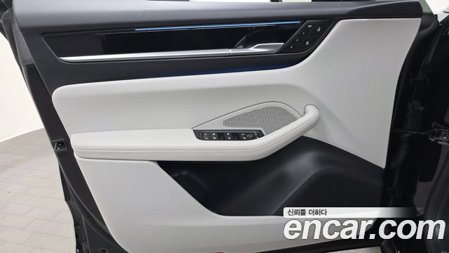 Porsche Macan EV Base 2025 — фото 30
