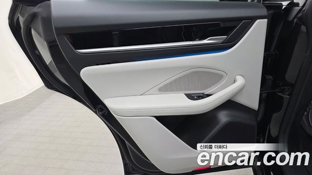 Porsche Macan EV Base 2025 — фото 31