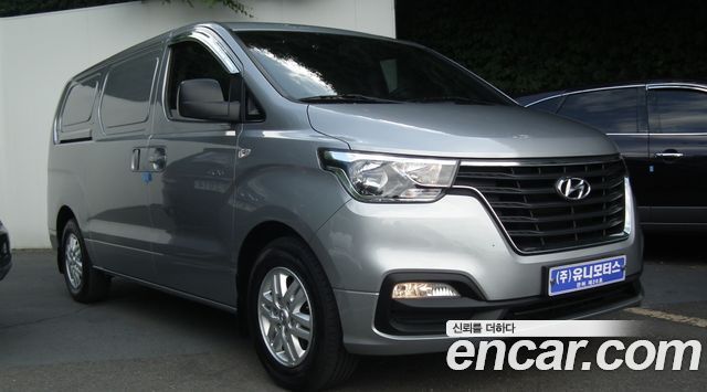 Hyundai Grand Starex Van 3-Seater Smart