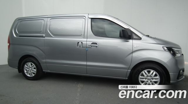 Hyundai Grand Starex Van 3-Seater Smart 2021 — фото 24