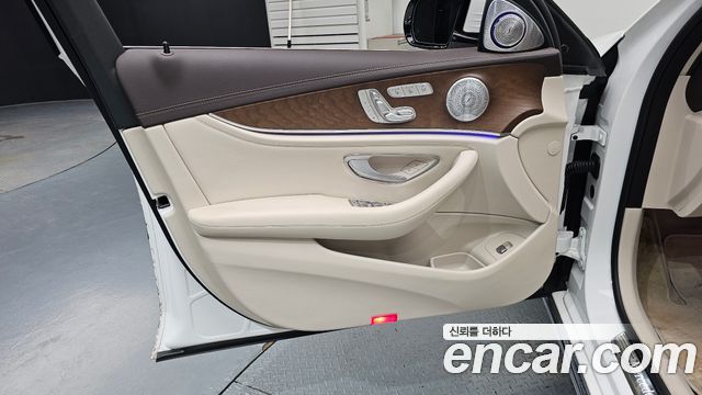 Mercedes-Benz E-Class (W213) E300 4MATIC Exclusive 2020 — фото 24