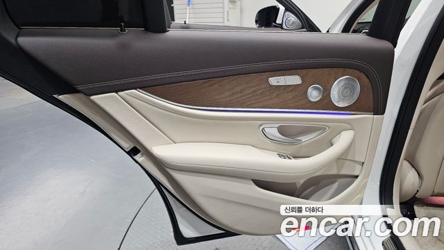 Mercedes-Benz E-Class (W213) E300 4MATIC Exclusive 2020 — фото 25