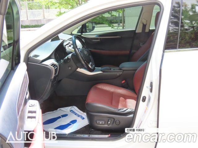 Lexus NX300h Executive 2017 — фото 18