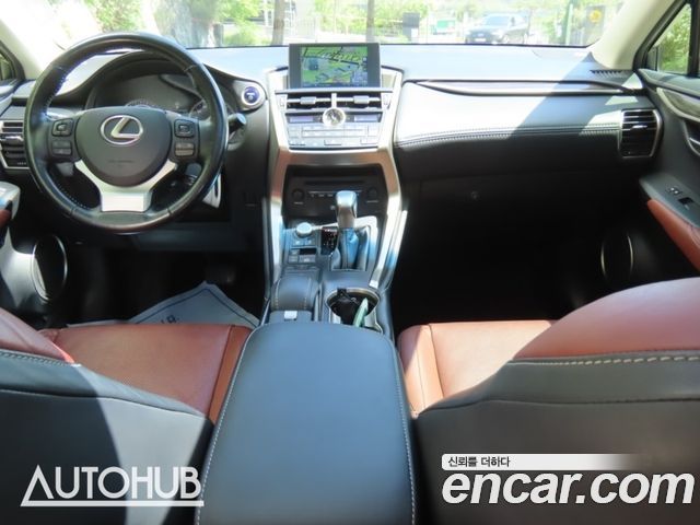 Lexus NX300h Executive 2017 — фото 20