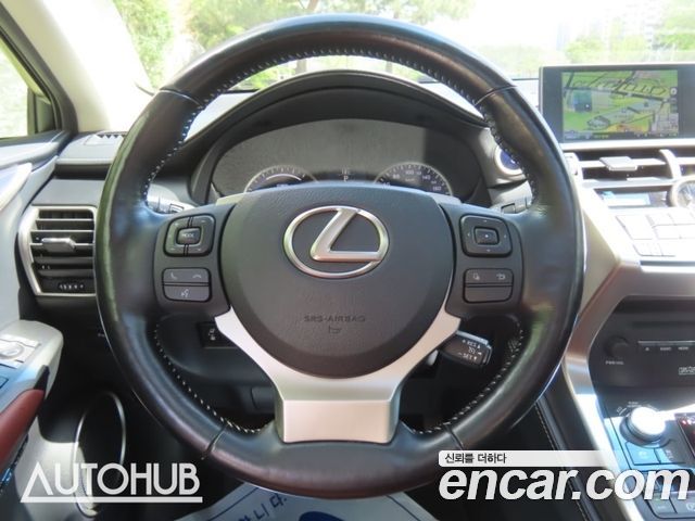Lexus NX300h Executive 2017 — фото 21