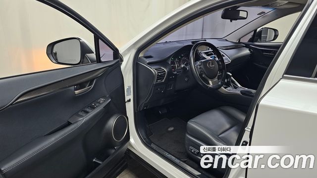 Lexus NX300h Supreme 2017 — фото 10