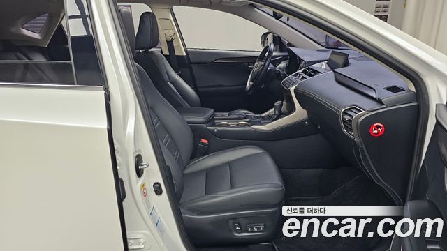 Lexus NX300h Supreme 2017 — фото 11