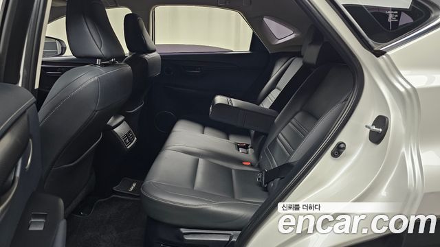 Lexus NX300h Supreme 2017 — фото 12