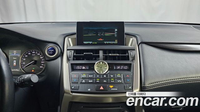 Lexus NX300h Supreme 2017 — фото 14