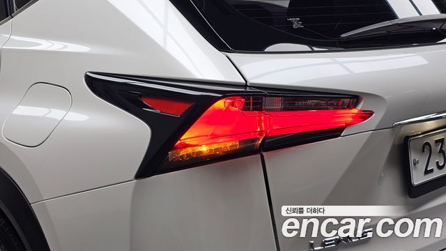 Lexus NX300h Supreme 2017 — фото 23