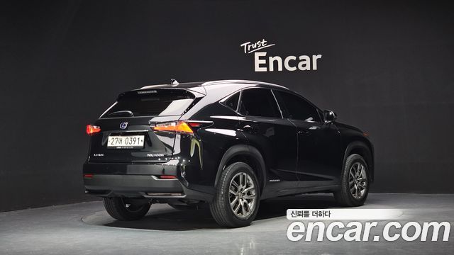 Lexus NX300h Supreme 2017 — фото 2