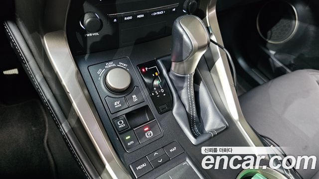 Lexus NX300h Supreme 2017 — фото 9