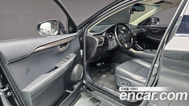 Lexus NX300h Supreme 2017 — фото 10
