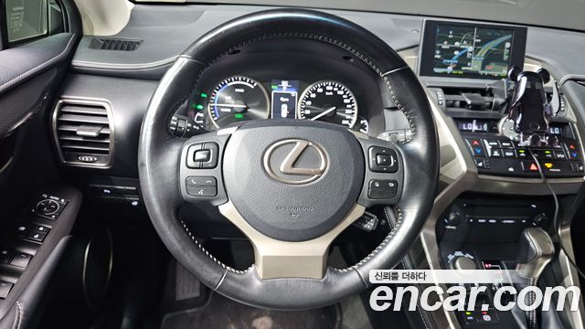 Lexus NX300h Supreme 2017 — фото 12