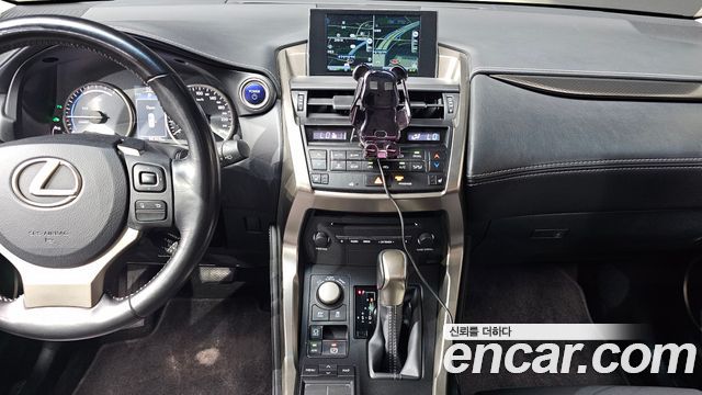 Lexus NX300h Supreme 2017 — фото 13