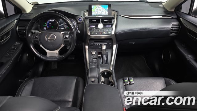 Lexus NX300h Executive 2017 — фото 7