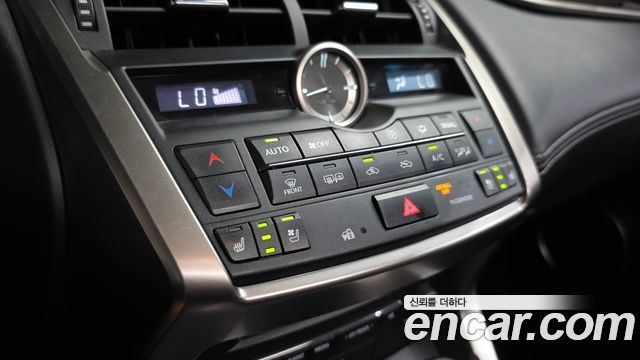 Lexus NX300h Executive 2017 — фото 19
