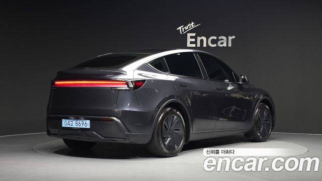 Tesla Model Y RWD 2025 — фото 2