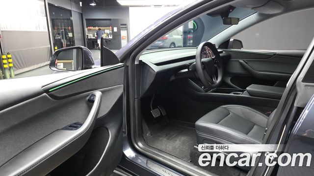 Tesla Model Y RWD 2025 — фото 10