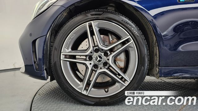 Mercedes-Benz C-Class (W205) C300e 4MATIC AMG Line 2020 — фото 5