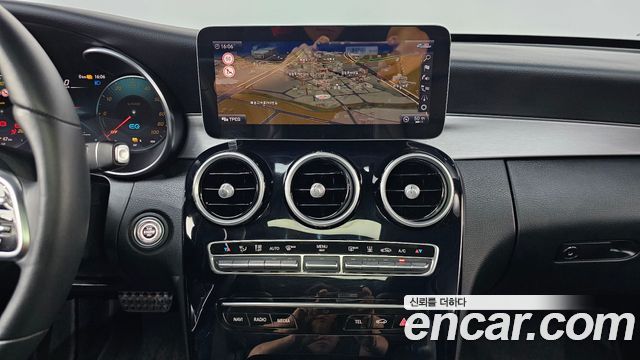 Mercedes-Benz C-Class (W205) C300e 4MATIC AMG Line 2020 — фото 14