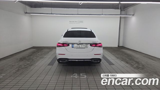 Mercedes-Benz E-Class (W213) E220d 4MATIC AMG Line 2022 — фото 4