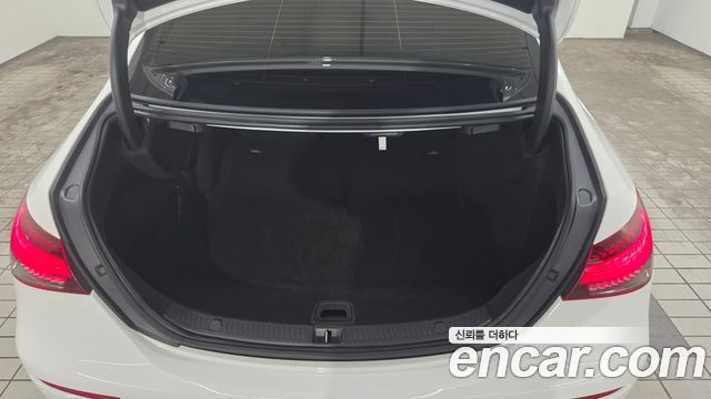 Mercedes-Benz E-Class (W213) E220d 4MATIC AMG Line 2022 — фото 15