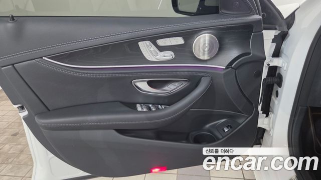 Mercedes-Benz E-Class (W213) E220d 4MATIC AMG Line 2022 — фото 19