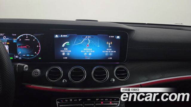 Mercedes-Benz E-Class (W213) E220d 4MATIC AMG Line 2022 — фото 20