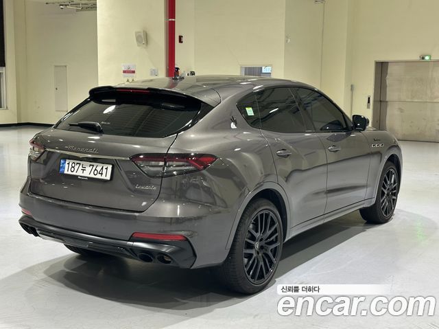 Maserati Levante 3.0 S AWD Modena 2023 — фото 2