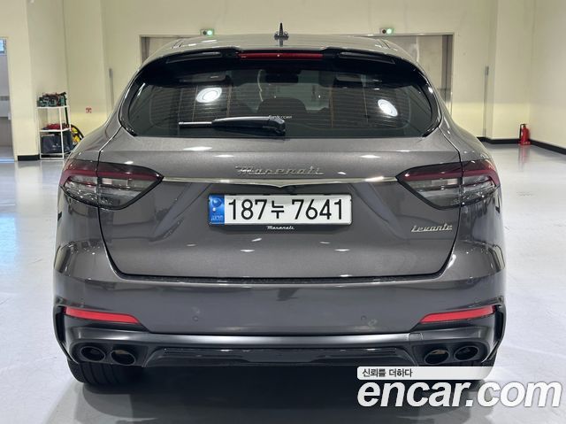 Maserati Levante 3.0 S AWD Modena 2023 — фото 4