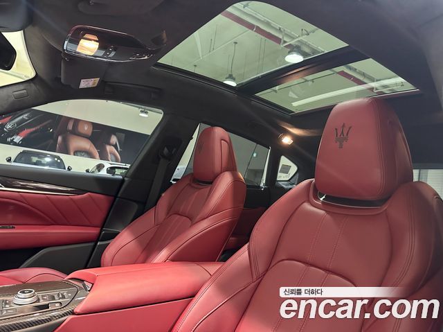 Maserati Levante 3.0 S AWD Modena 2023 — фото 10