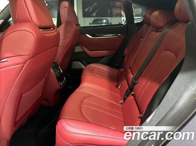 Maserati Levante 3.0 S AWD Modena 2023 — фото 17