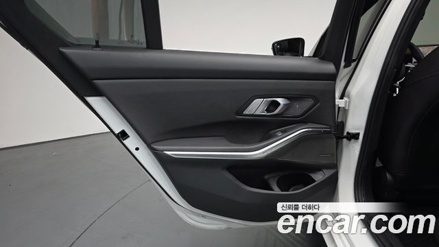 BMW 3 Series (G20) 320i M Sport 2025 — фото 31