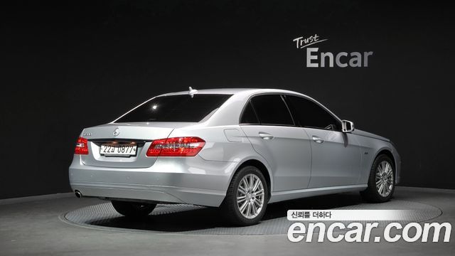 Mercedes-Benz E-Class (W212) E200 CGI 2011 — фото 2