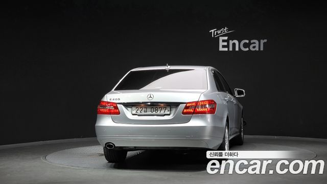 Mercedes-Benz E-Class (W212) E200 CGI 2011 — фото 4