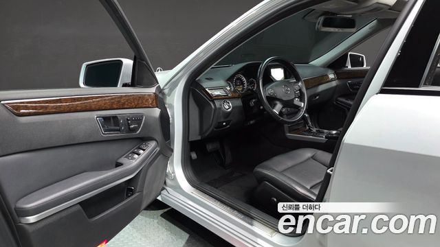 Mercedes-Benz E-Class (W212) E200 CGI 2011 — фото 10