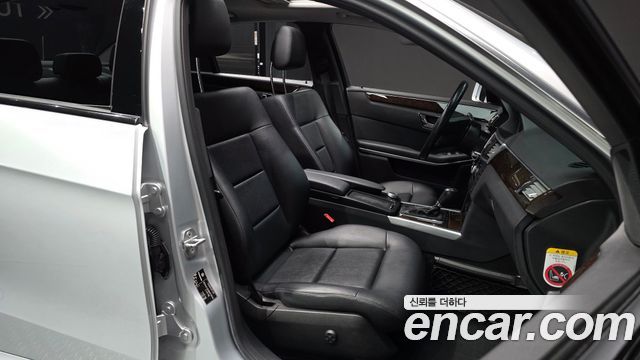 Mercedes-Benz E-Class (W212) E200 CGI 2011 — фото 15