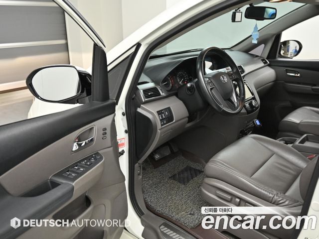 Honda Odyssey 3.5 4th 2015 — фото 15